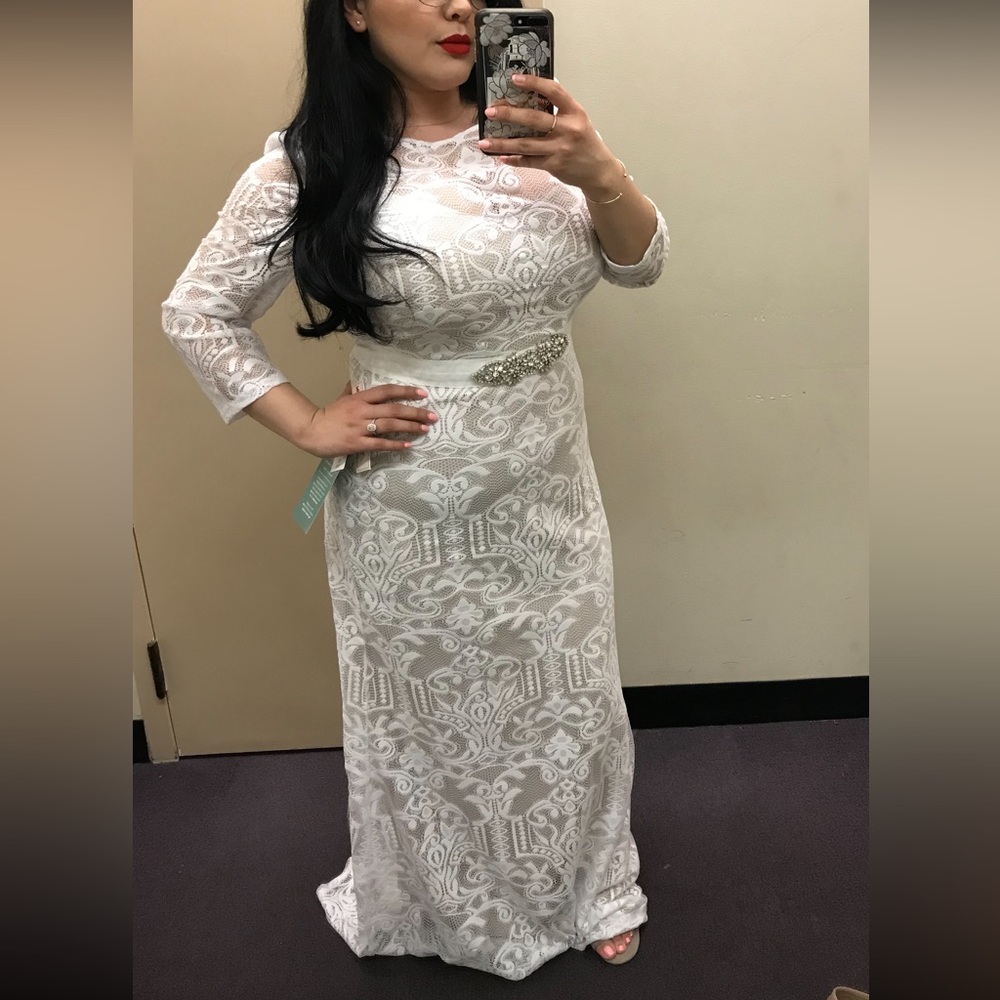 GORGEOUS vintage style simply wonderful bridal gown. NWT